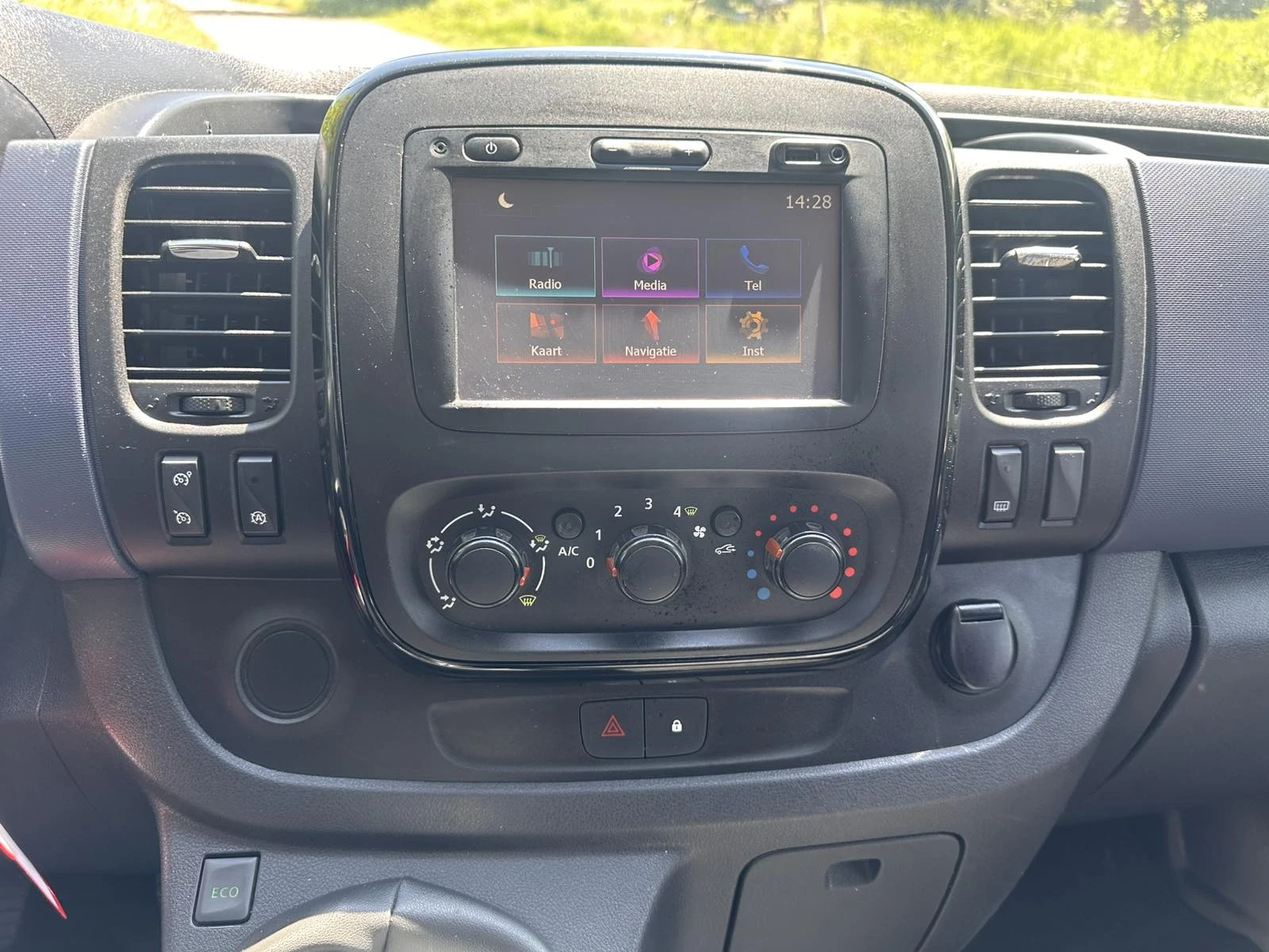 Opel Vivaro  F7 1.6 * LONG* 2016, снимка 9 - Бусове и автобуси - 54613689