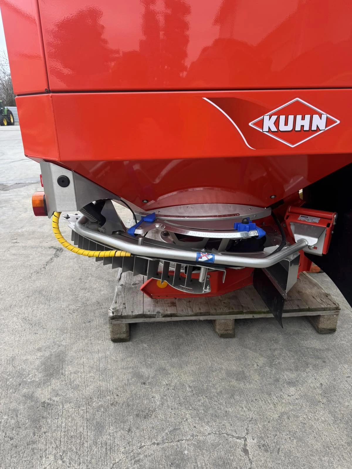 Торачка Rauch Торачка Kuhn Axis 30.1W с компютър, снимка 8 - Селскостопанска техника - 53769834
