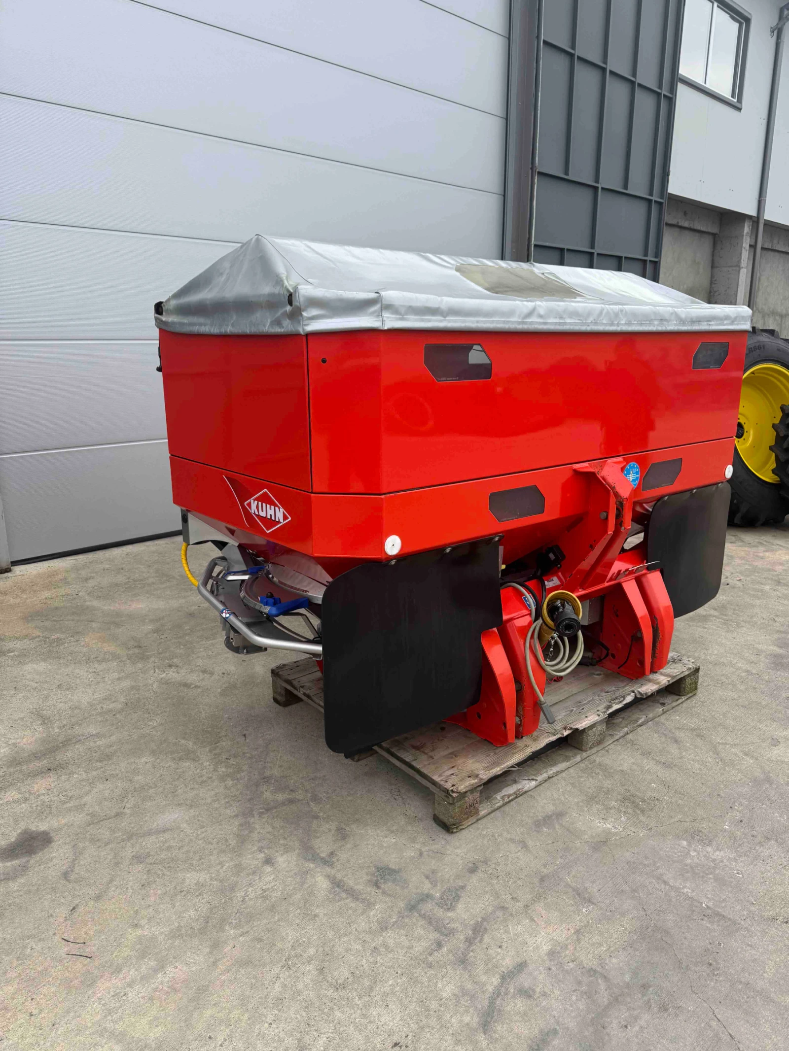 Торачка Rauch Торачка Kuhn Axis 30.1W с компютър, снимка 5 - Селскостопанска техника - 53769834