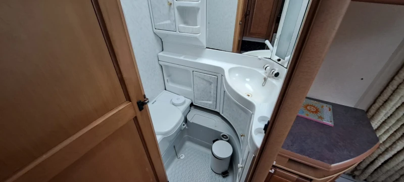 Каравана Hobby 560, снимка 10 - Каравани и кемпери - 52298199