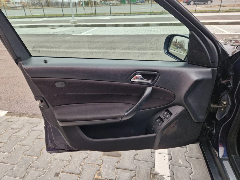 Mercedes-Benz C 220 2.2 / 150 к.с., снимка 12 - Автомобили и джипове - 48242262