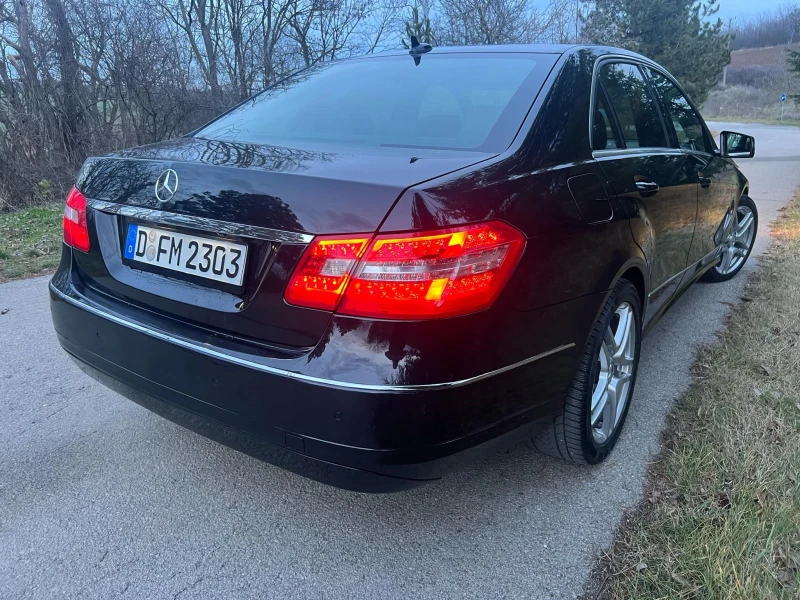 Mercedes-Benz E 220, снимка 3 - Автомобили и джипове - 48420601