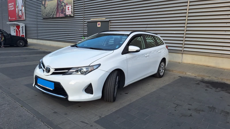 Toyota Auris, снимка 1 - Автомобили и джипове - 48829030