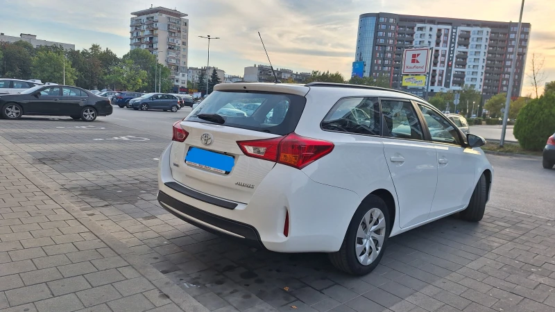 Toyota Auris, снимка 4 - Автомобили и джипове - 48829030