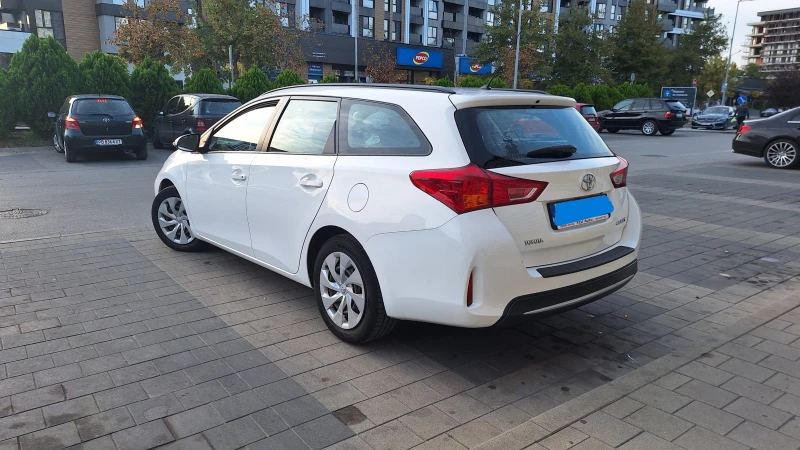 Toyota Auris, снимка 5 - Автомобили и джипове - 48829030