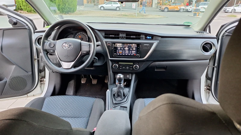 Toyota Auris, снимка 11 - Автомобили и джипове - 48829030