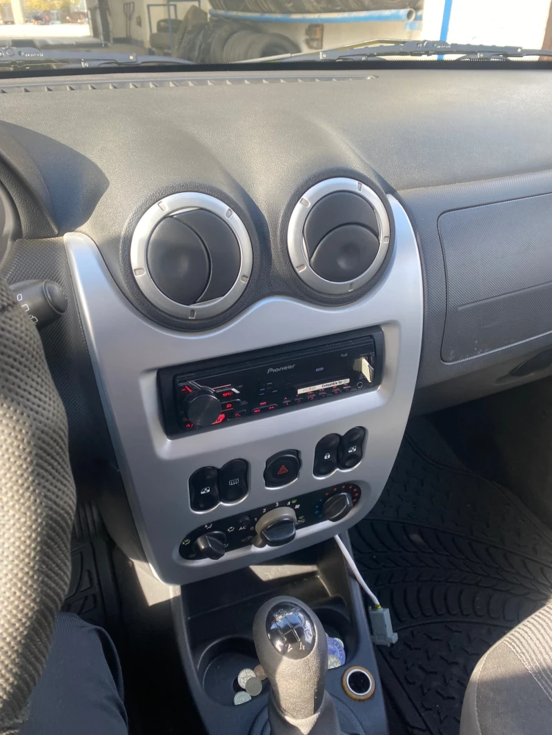 Dacia Logan, снимка 7 - Автомобили и джипове - 52257082