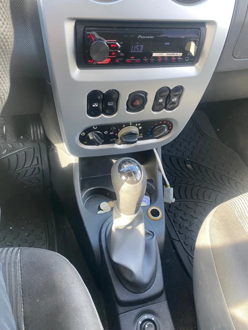 Dacia Logan, снимка 8 - Автомобили и джипове - 52257082