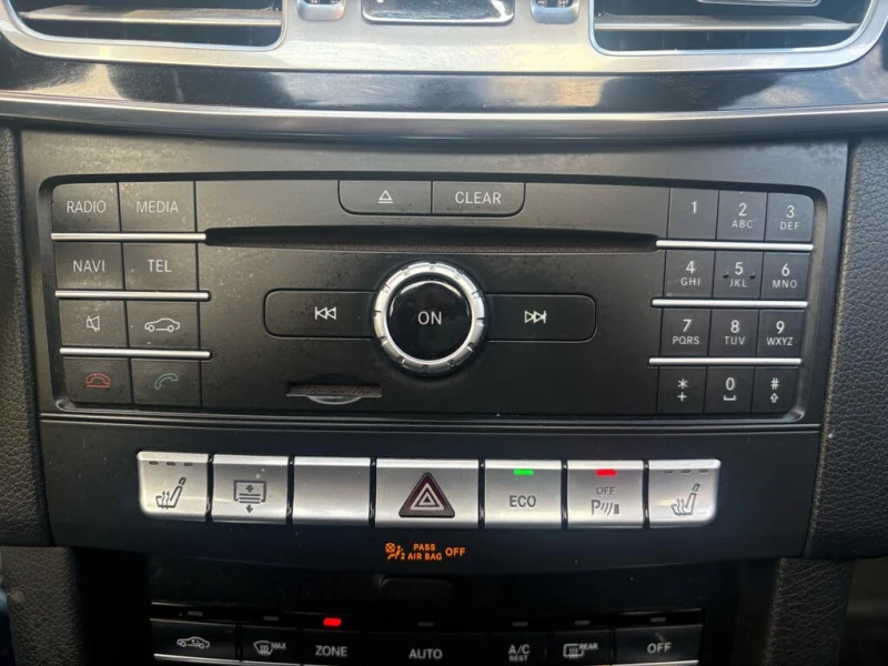 Mercedes-Benz E 400 * АВТО КРЕДИТ* ЦЕНА ДО БГ * СЕРВИЗНА ИСТОРИЯ * , снимка 13 - Автомобили и джипове - 52528762