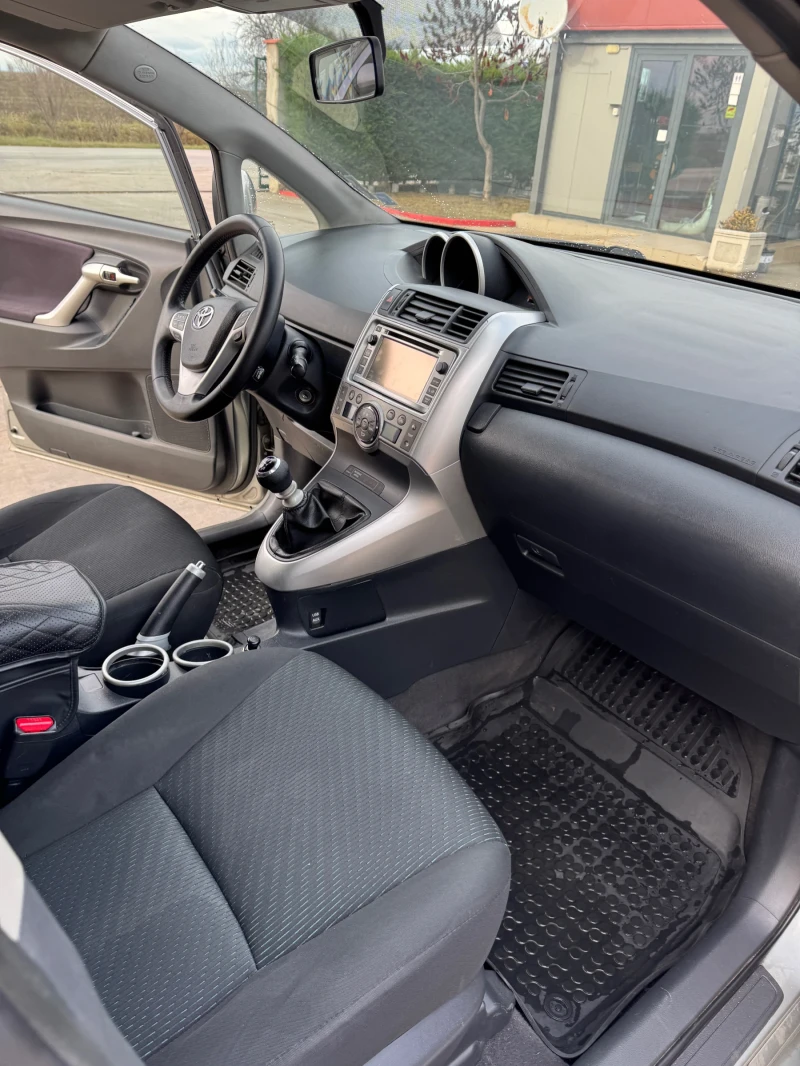 Toyota Verso, снимка 14 - Автомобили и джипове - 52539876