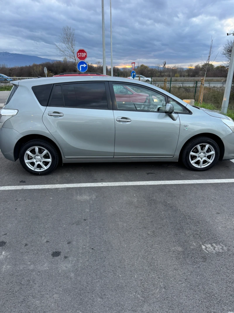 Toyota Verso, снимка 5 - Автомобили и джипове - 52539876