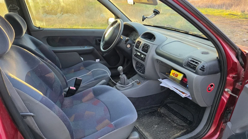 Renault Clio 2, снимка 5 - Автомобили и джипове - 53090403
