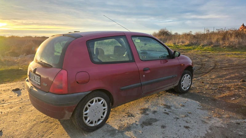 Renault Clio 2, снимка 2 - Автомобили и джипове - 53090403