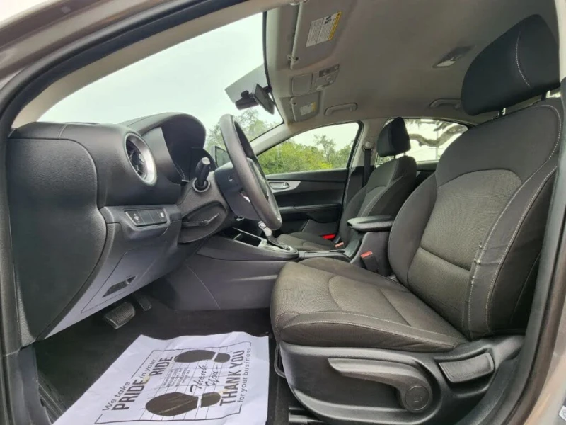 Kia Forte !LXS-FWD! * АвтоКредит* Цена до БГ* , снимка 8 - Автомобили и джипове - 53374642