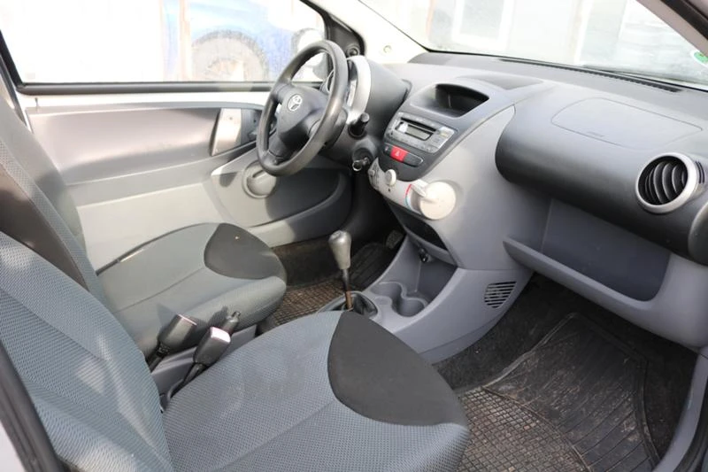 Toyota Aygo 1.0 VVTi, снимка 9 - Автомобили и джипове - 31459124