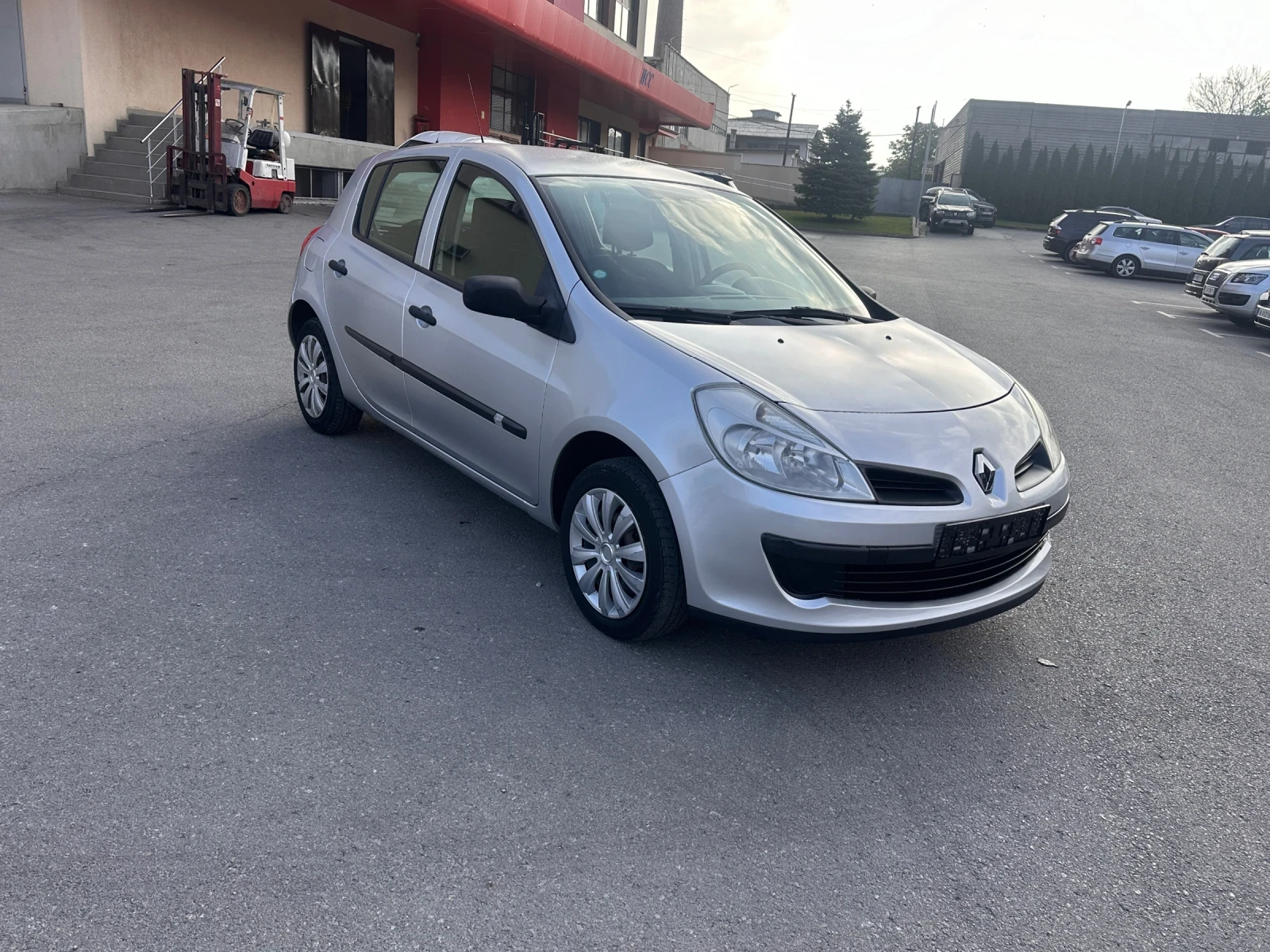 Renault Clio 1.2i - КЛИМАТИК - РЕАЛНИ КИЛОМЕТРИ - изображение 3