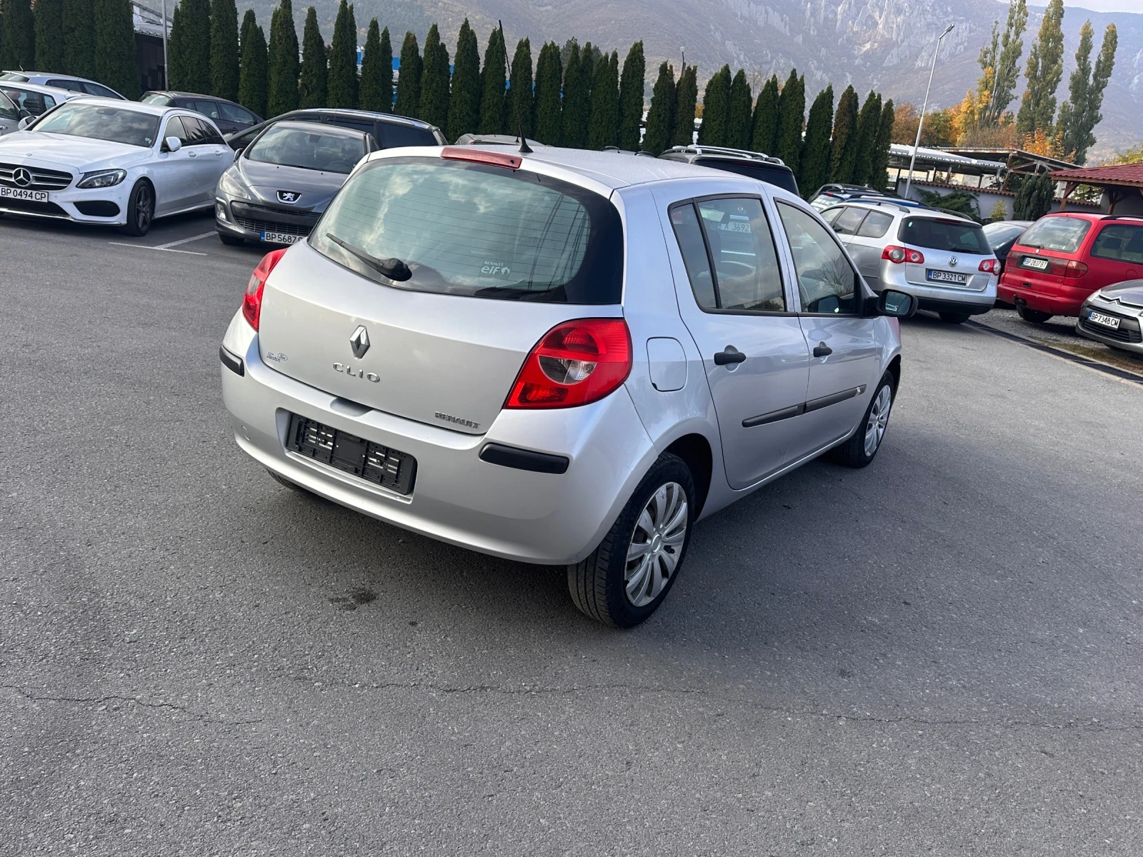 Renault Clio 1.2i - КЛИМАТИК - РЕАЛНИ КИЛОМЕТРИ - изображение 5