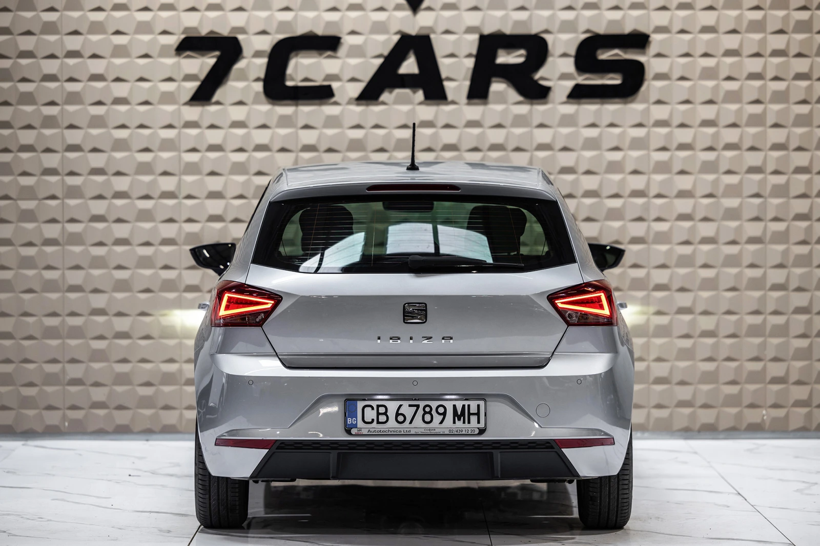 Seat Ibiza * DSG АВТОМАТИК * ПЪЛНА ИСТОРИЯ * 2 КОМПЛЕКТА ГУМИ - изображение 5