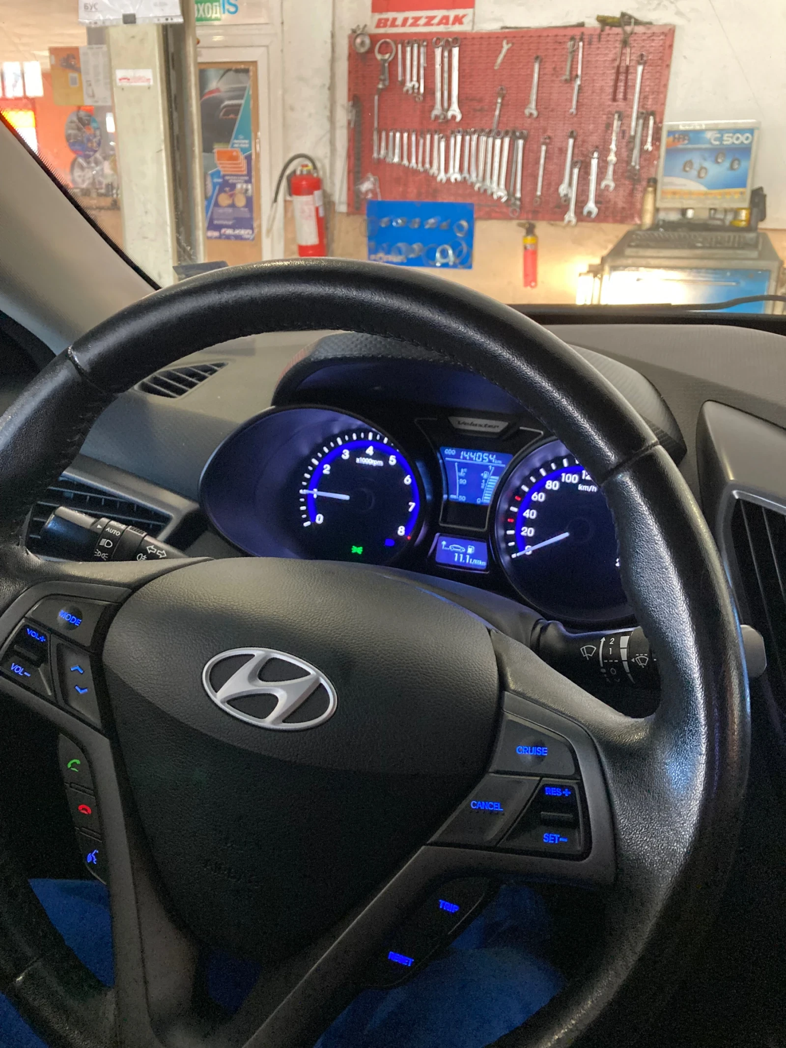 Hyundai Veloster  1.6 Turbo  - изображение 4