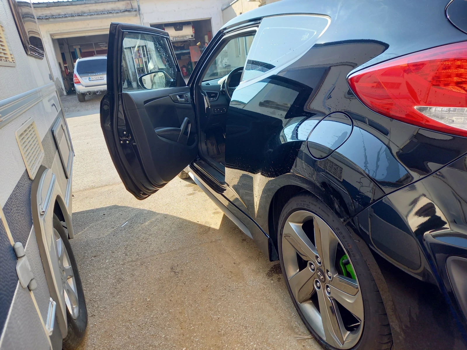 Hyundai Veloster  1.6 Turbo  - изображение 5