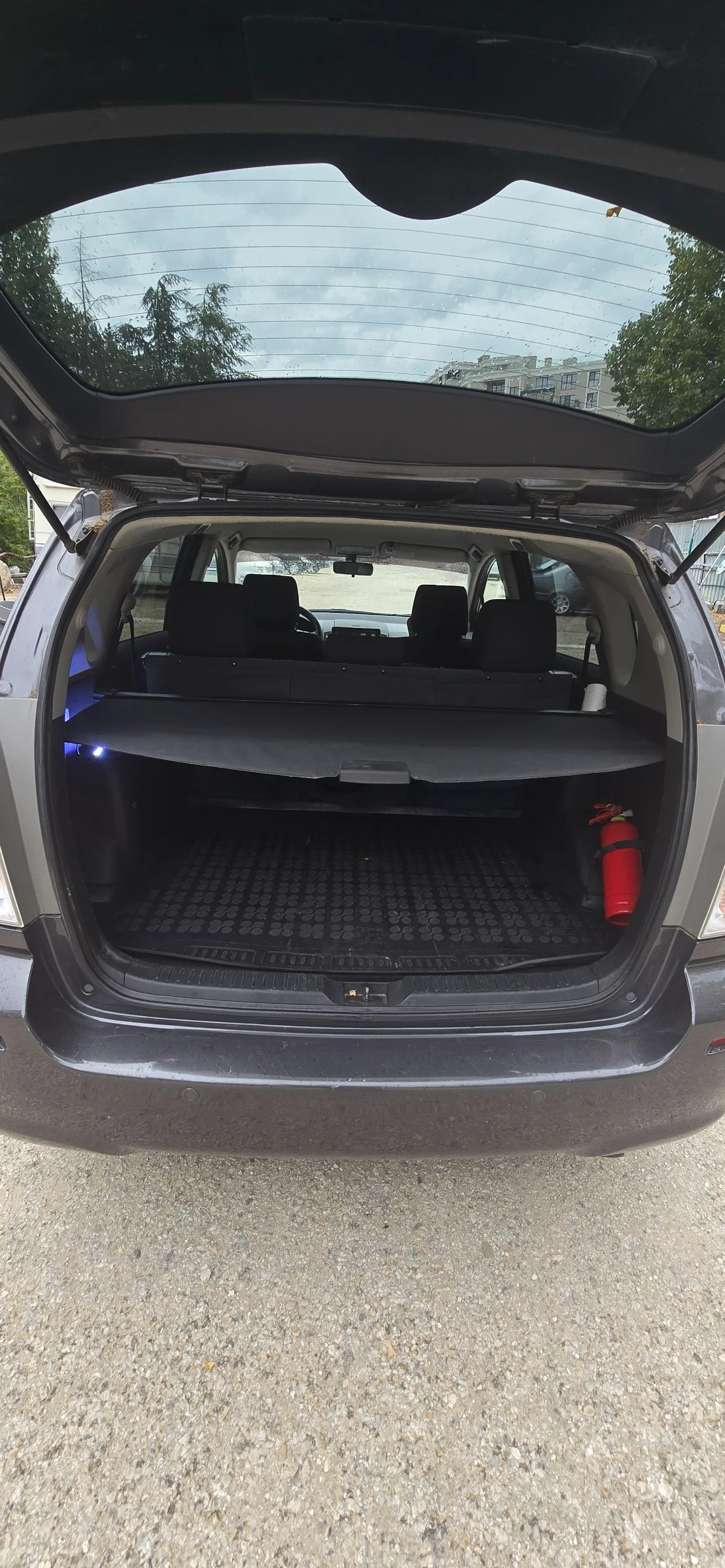 Toyota Corolla verso 2.2D-4D Facelift - изображение 9