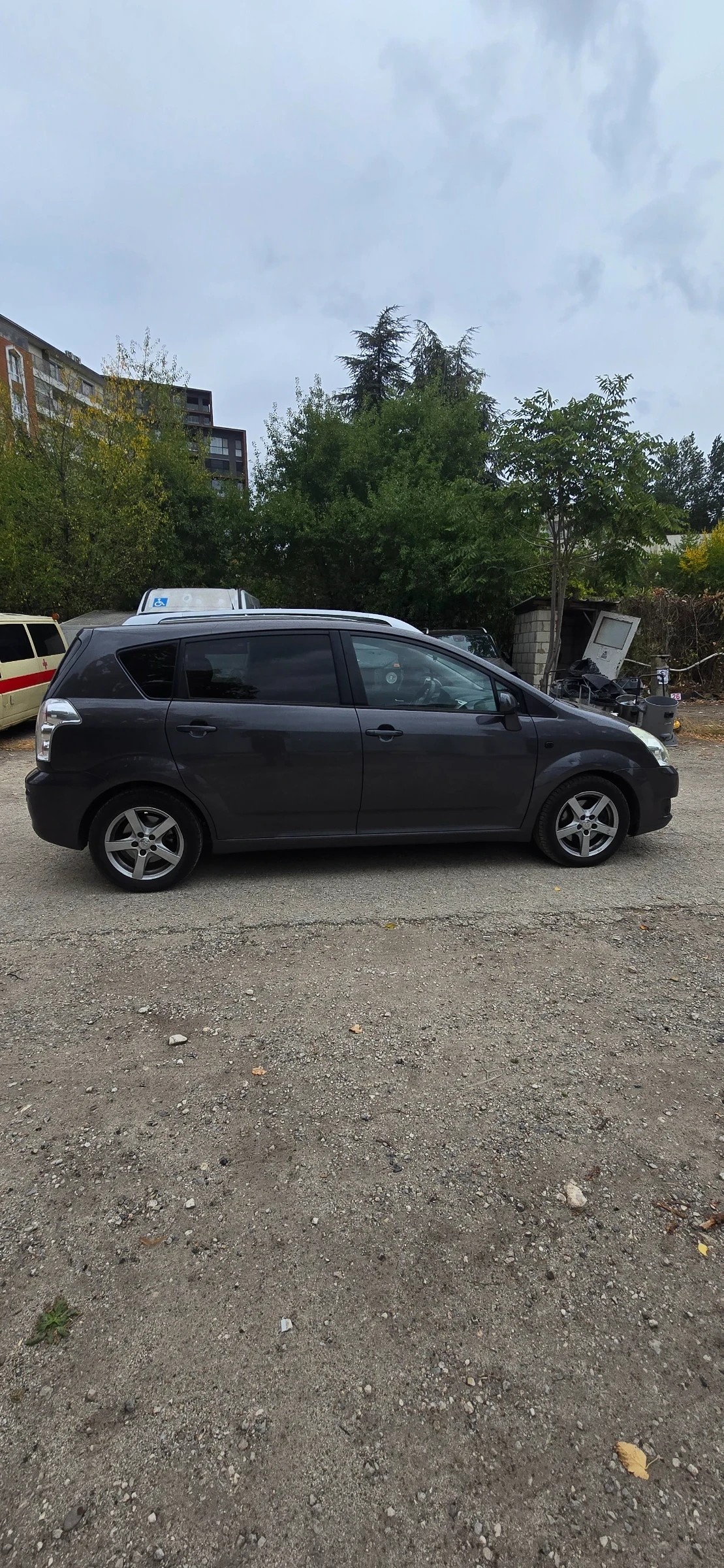 Toyota Corolla verso 2.2D-4D Facelift - изображение 5