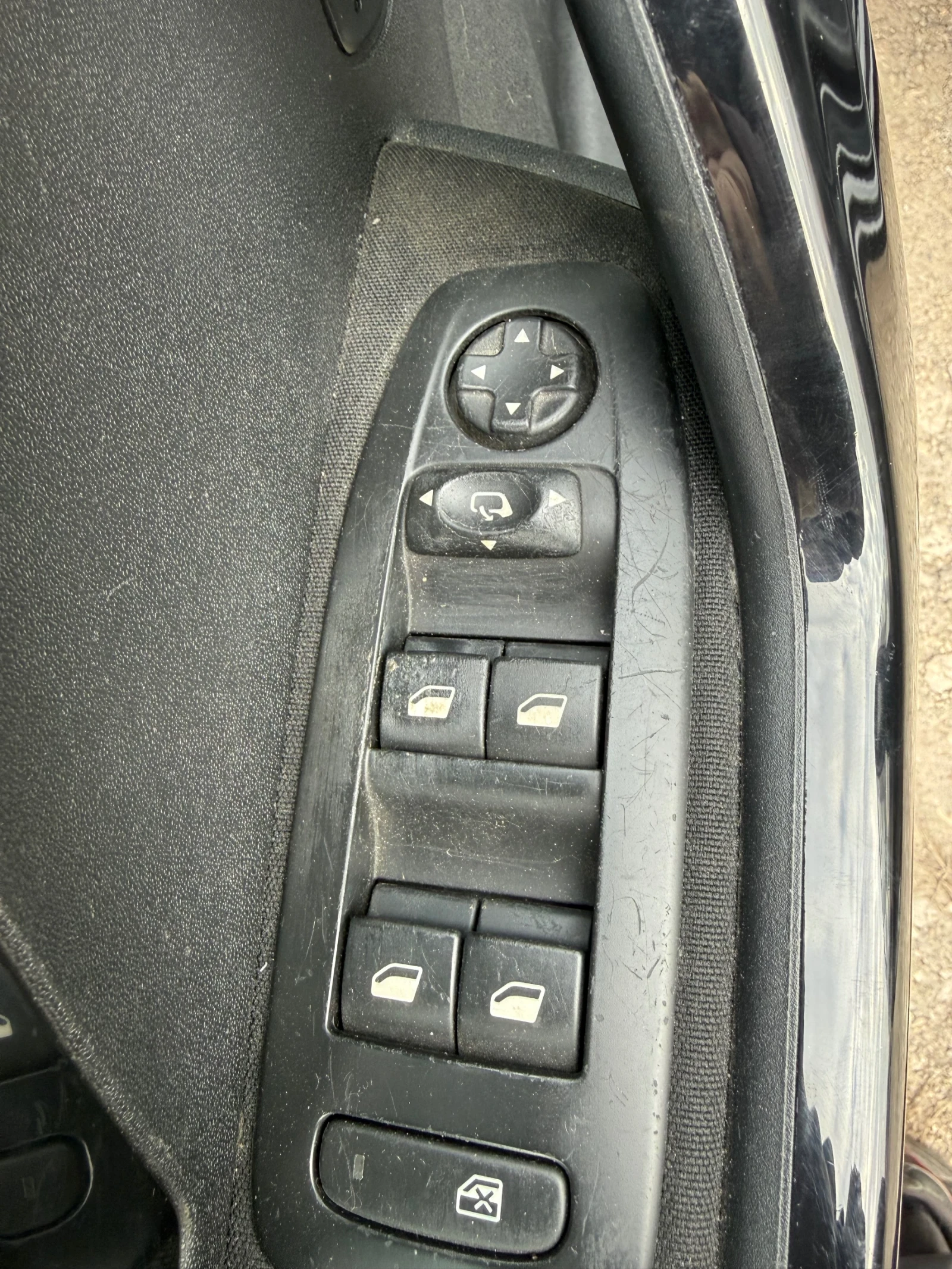 Peugeot 208 1.6HDI , снимка 16 - Автомобили и джипове - 53883887