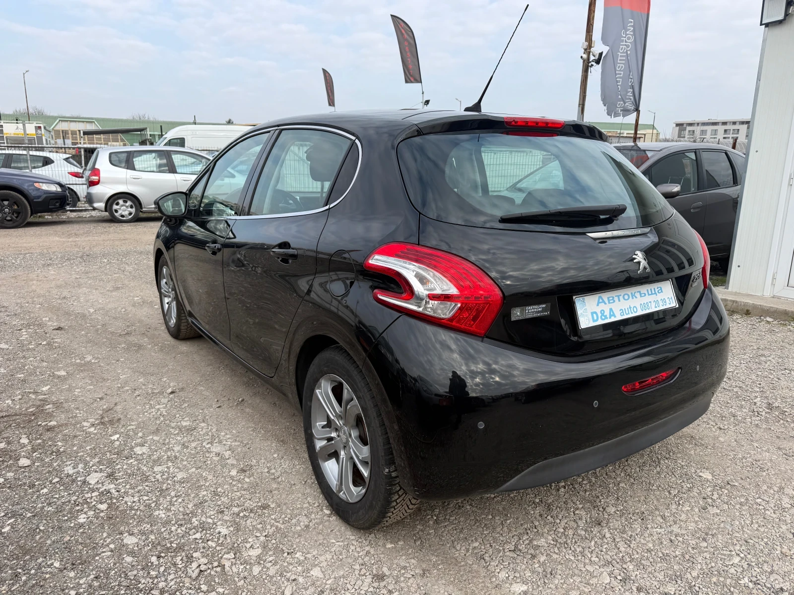 Peugeot 208 1.6HDI , снимка 8 - Автомобили и джипове - 53883887