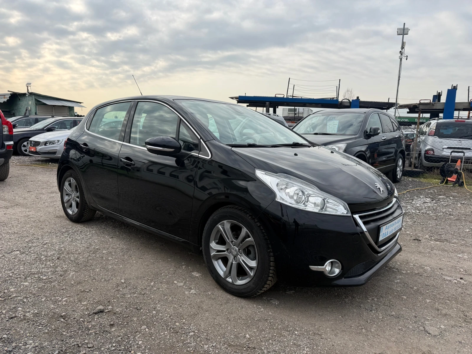 Peugeot 208 1.6HDI , снимка 4 - Автомобили и джипове - 53883887