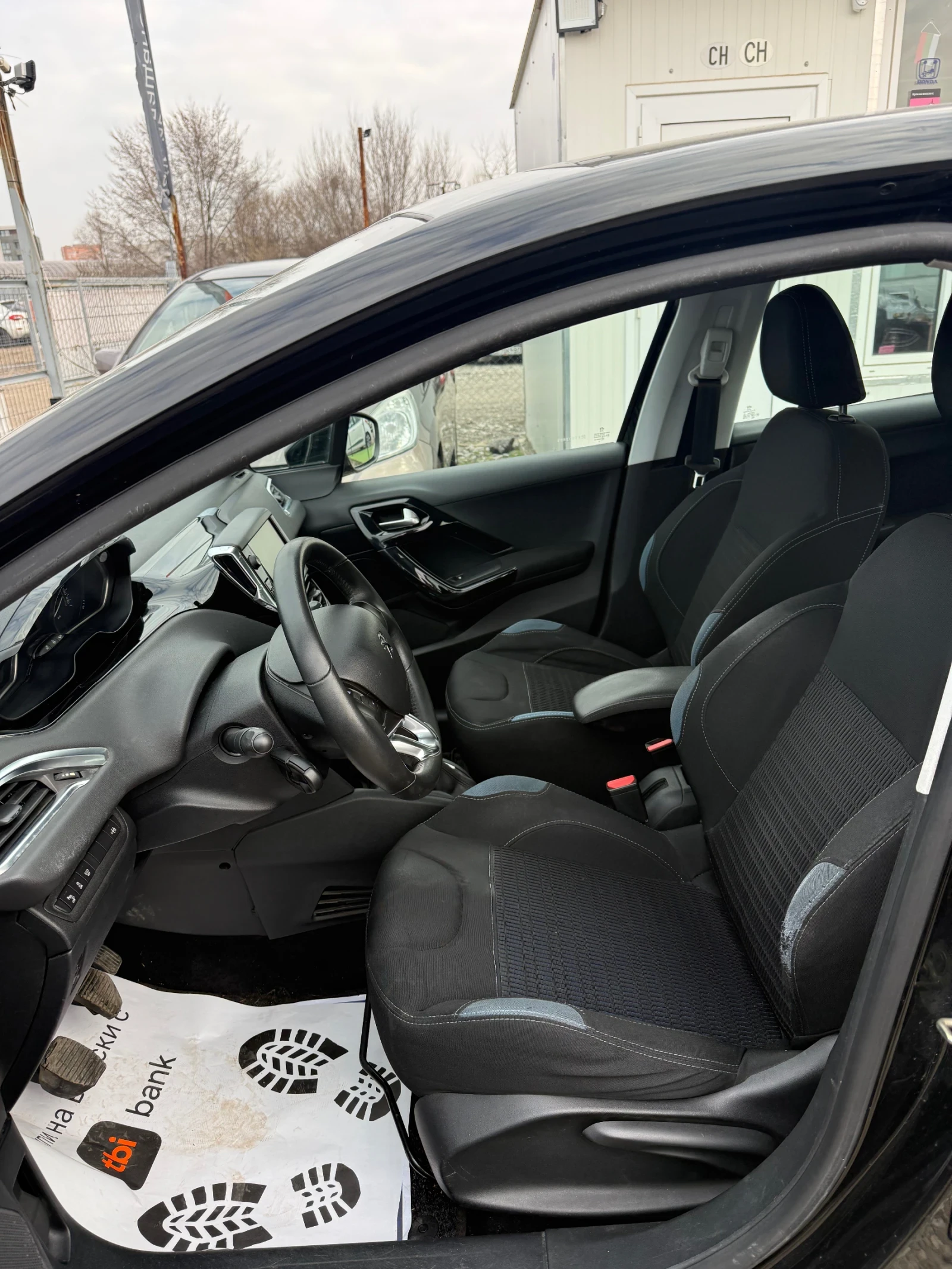 Peugeot 208 1.6HDI , снимка 9 - Автомобили и джипове - 53883887