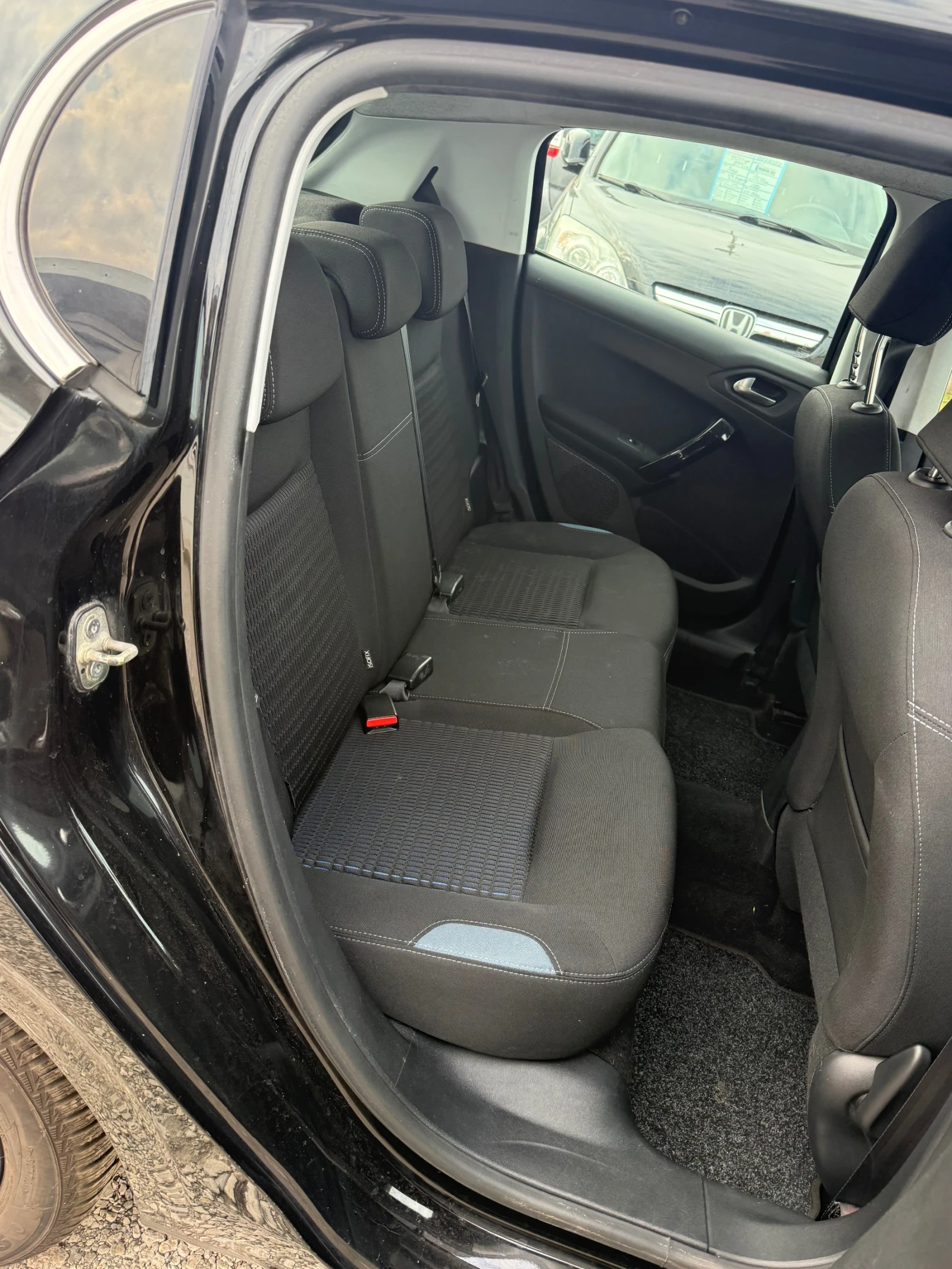 Peugeot 208 1.6HDI , снимка 10 - Автомобили и джипове - 53883887