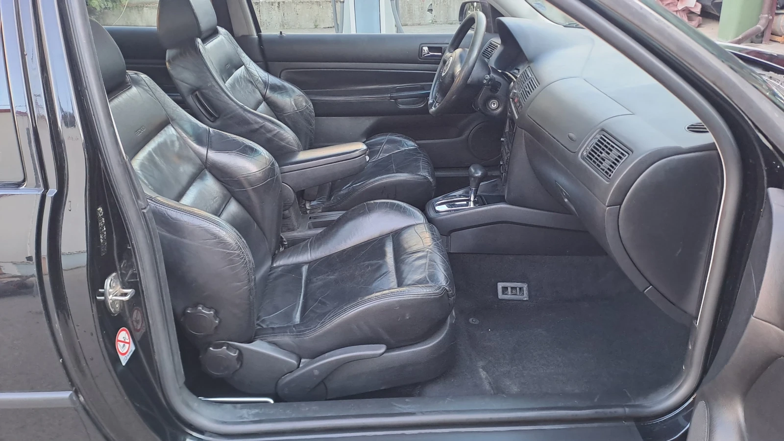 VW Golf (1.6 101кс)AUTOMAT | Газ | Кожа | Перфектен, снимка 11 - Автомобили и джипове - 54141229