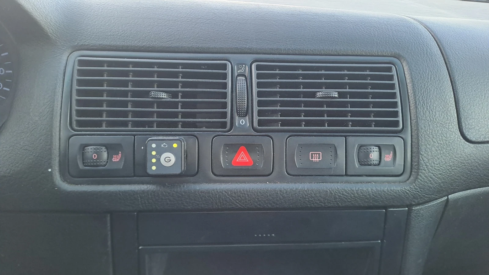 VW Golf (1.6 101кс)AUTOMAT | Газ | Кожа | Перфектен, снимка 14 - Автомобили и джипове - 54141229