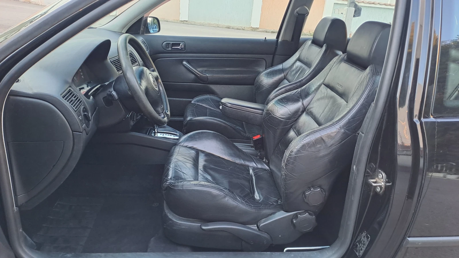 VW Golf (1.6 101кс)AUTOMAT | Газ | Кожа | Перфектен, снимка 10 - Автомобили и джипове - 54141229