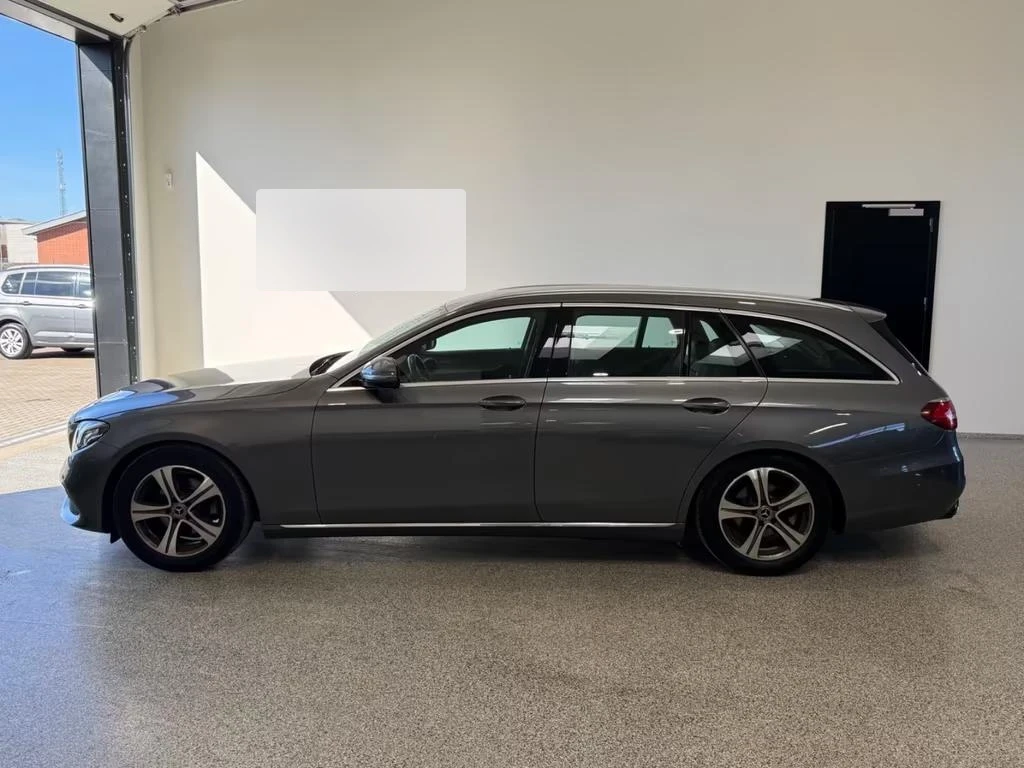 Mercedes-Benz E 220 D T 9G-tr Avantgarde Widescreen LED, снимка 5 - Автомобили и джипове - 54427540