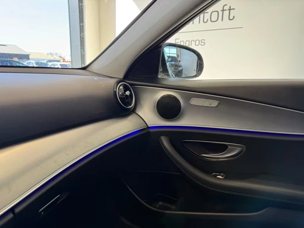 Mercedes-Benz E 220 D T 9G-tr Avantgarde Widescreen LED, снимка 12 - Автомобили и джипове - 54427540