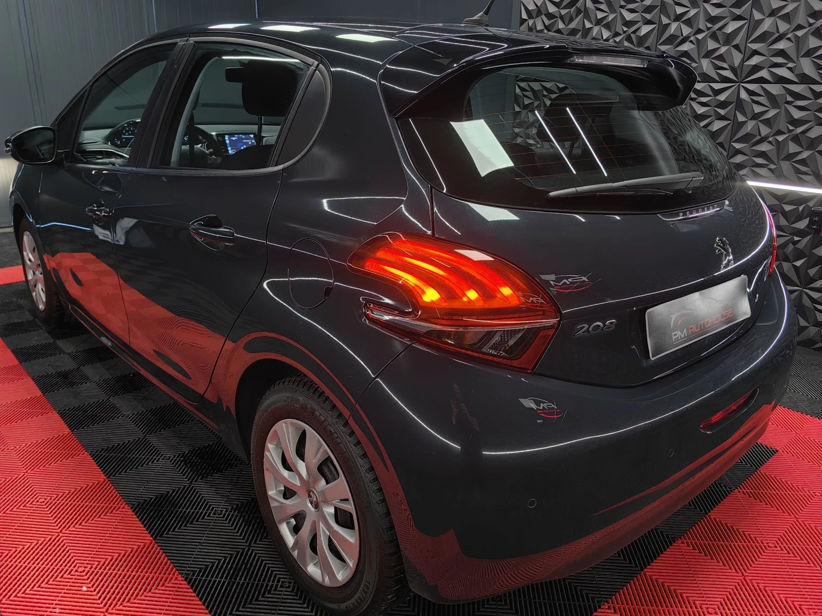 Peugeot 208 1.2* FACELIFT* PURETECH* 148000КМ* НАВИ* ПАРК* ТЕМ, снимка 3 - Автомобили и джипове - 54566685