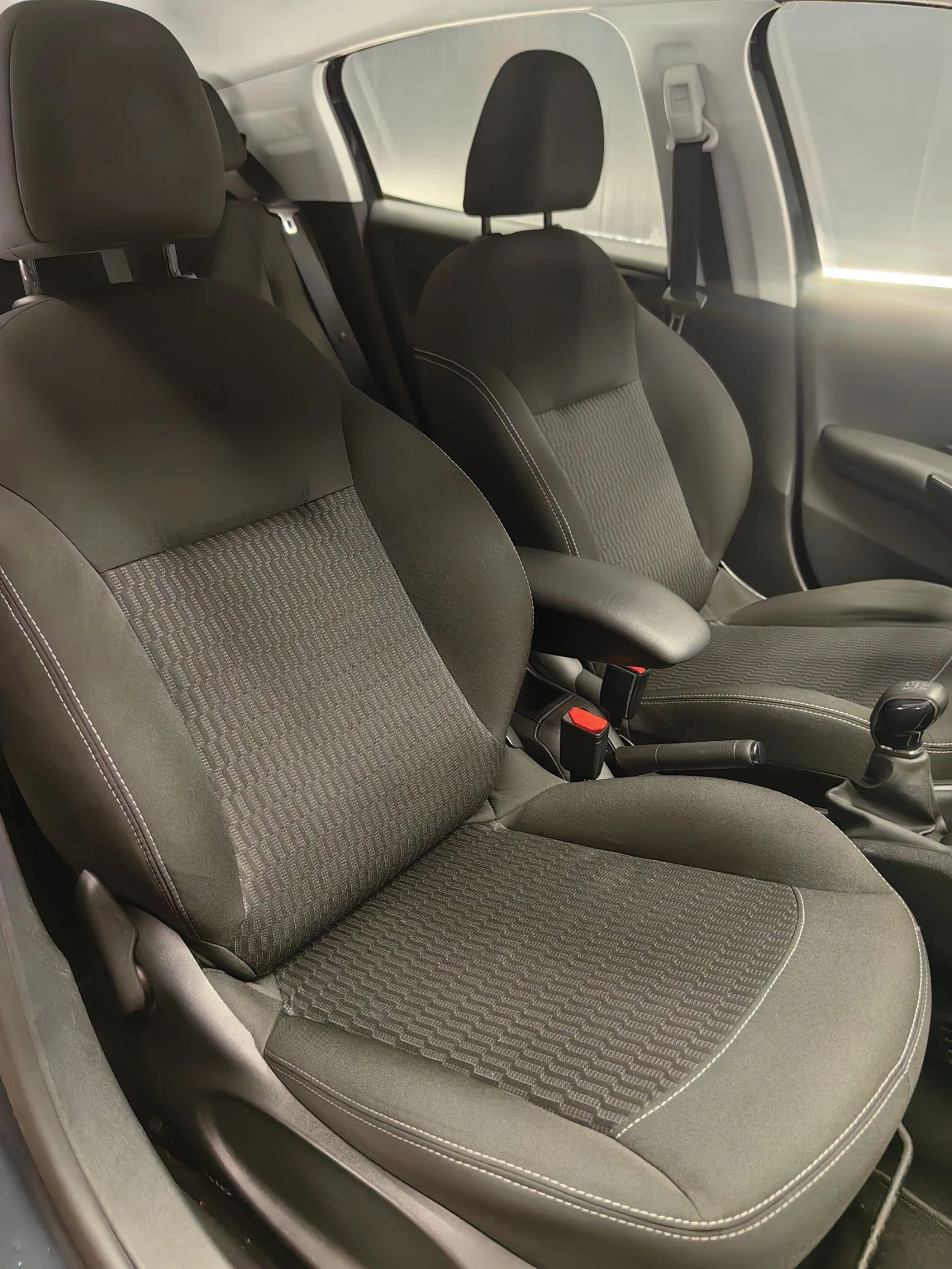Peugeot 208 1.2* FACELIFT* PURETECH* 148000КМ* НАВИ* ПАРК* ТЕМ, снимка 12 - Автомобили и джипове - 54566685