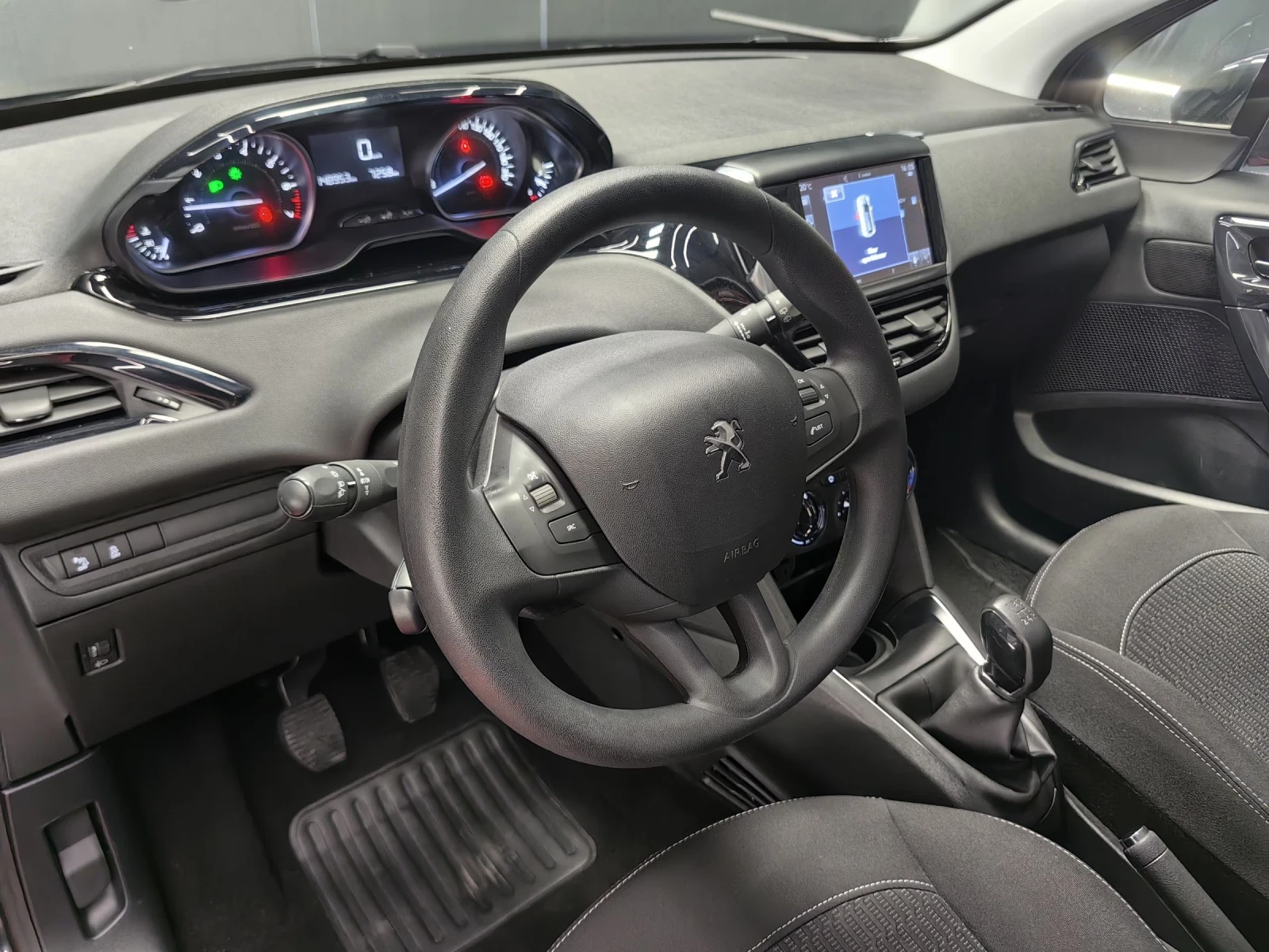 Peugeot 208 1.2* FACELIFT* PURETECH* 148000КМ* НАВИ* ПАРК* ТЕМ, снимка 5 - Автомобили и джипове - 54566685