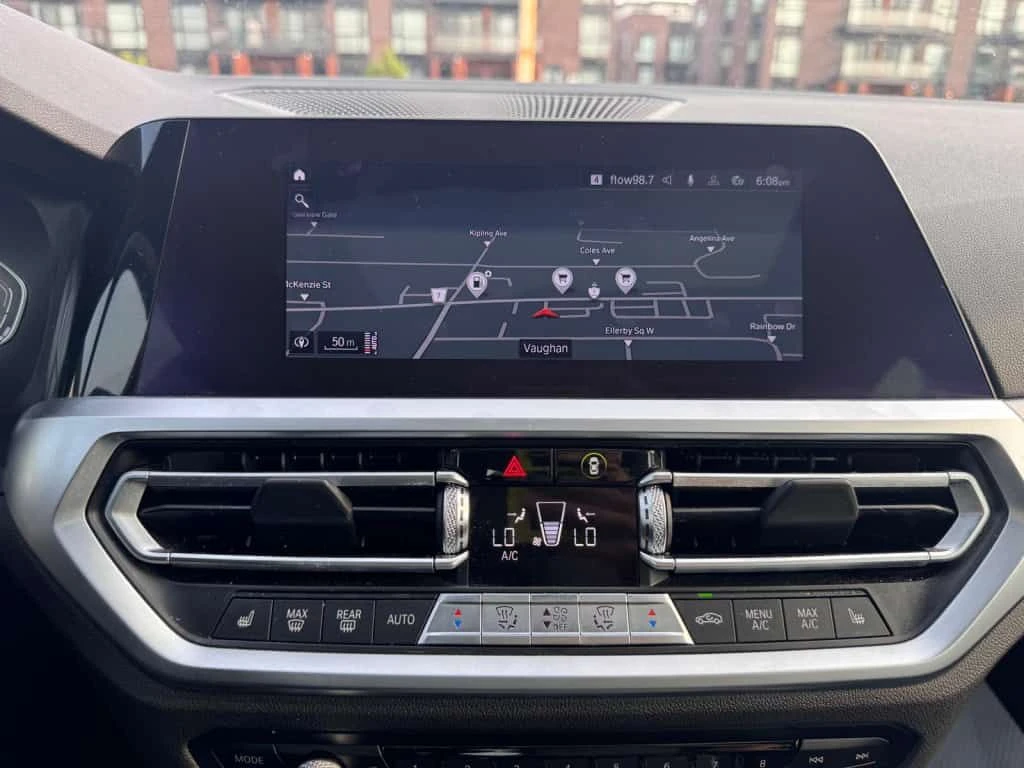 BMW 330  xDrive * АВТОКРЕДИТ * ОТ ПРЕДСТАВИТЕЛСТВО, снимка 12 - Автомобили и джипове - 54723774