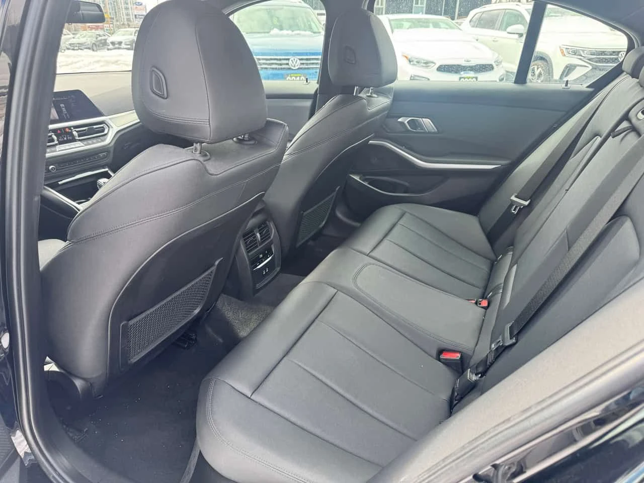 BMW 330  xDrive * АВТОКРЕДИТ * ОТ ПРЕДСТАВИТЕЛСТВО, снимка 14 - Автомобили и джипове - 54723774