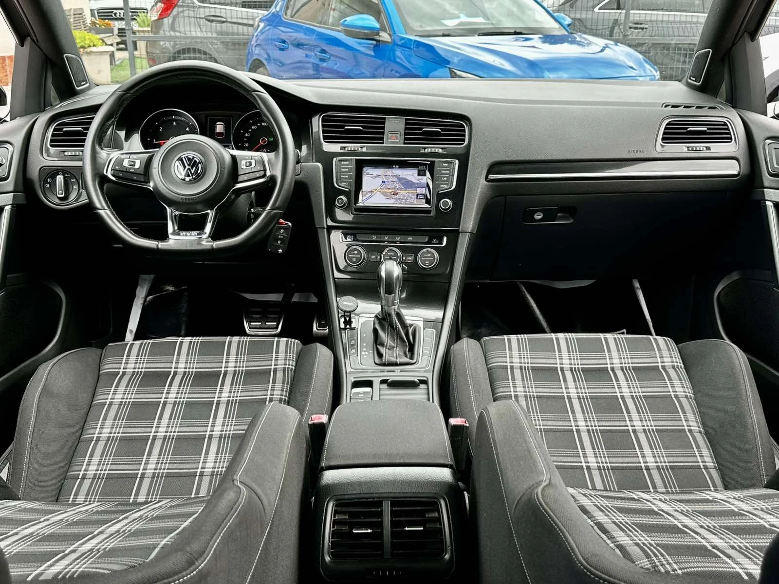 VW Golf GTD 184HP Е6В DYNAUDIO DSG NAVI СВЕТЕЩ ТАВАН, снимка 9 - Автомобили и джипове - 55136239
