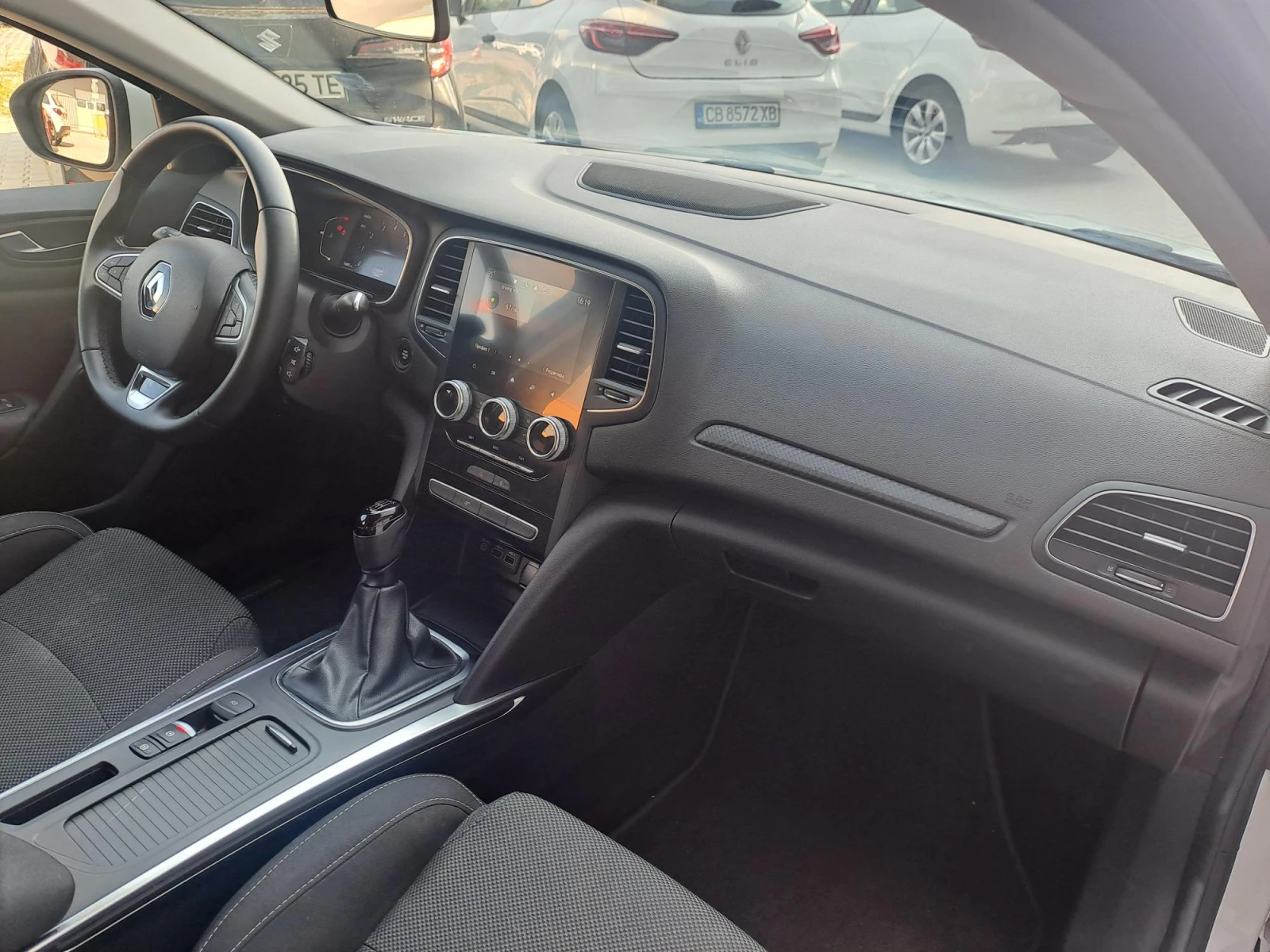 Renault Megane 1.3 TCe Life 140к.с. Супер Лятна разпродажба, снимка 13 - Автомобили и джипове - 55577297