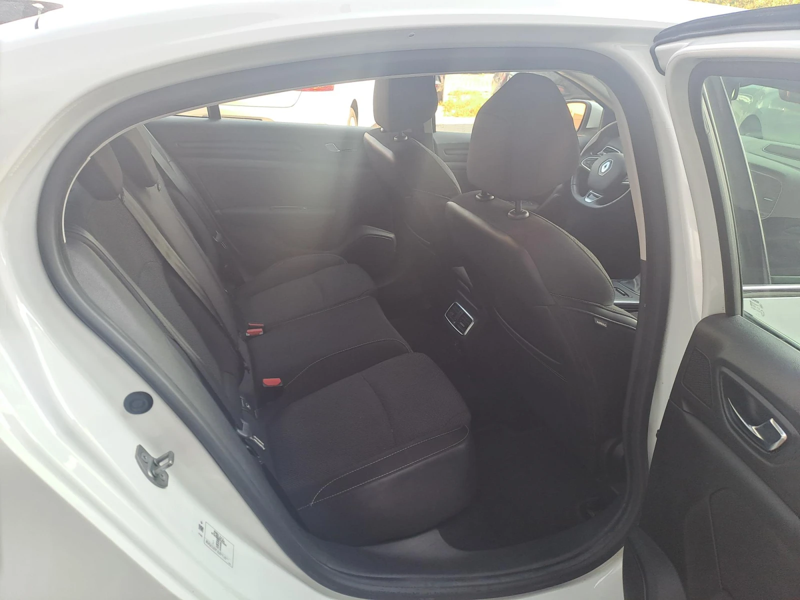 Renault Megane 1.3 TCe Life 140к.с. Супер Лятна разпродажба, снимка 11 - Автомобили и джипове - 55577297