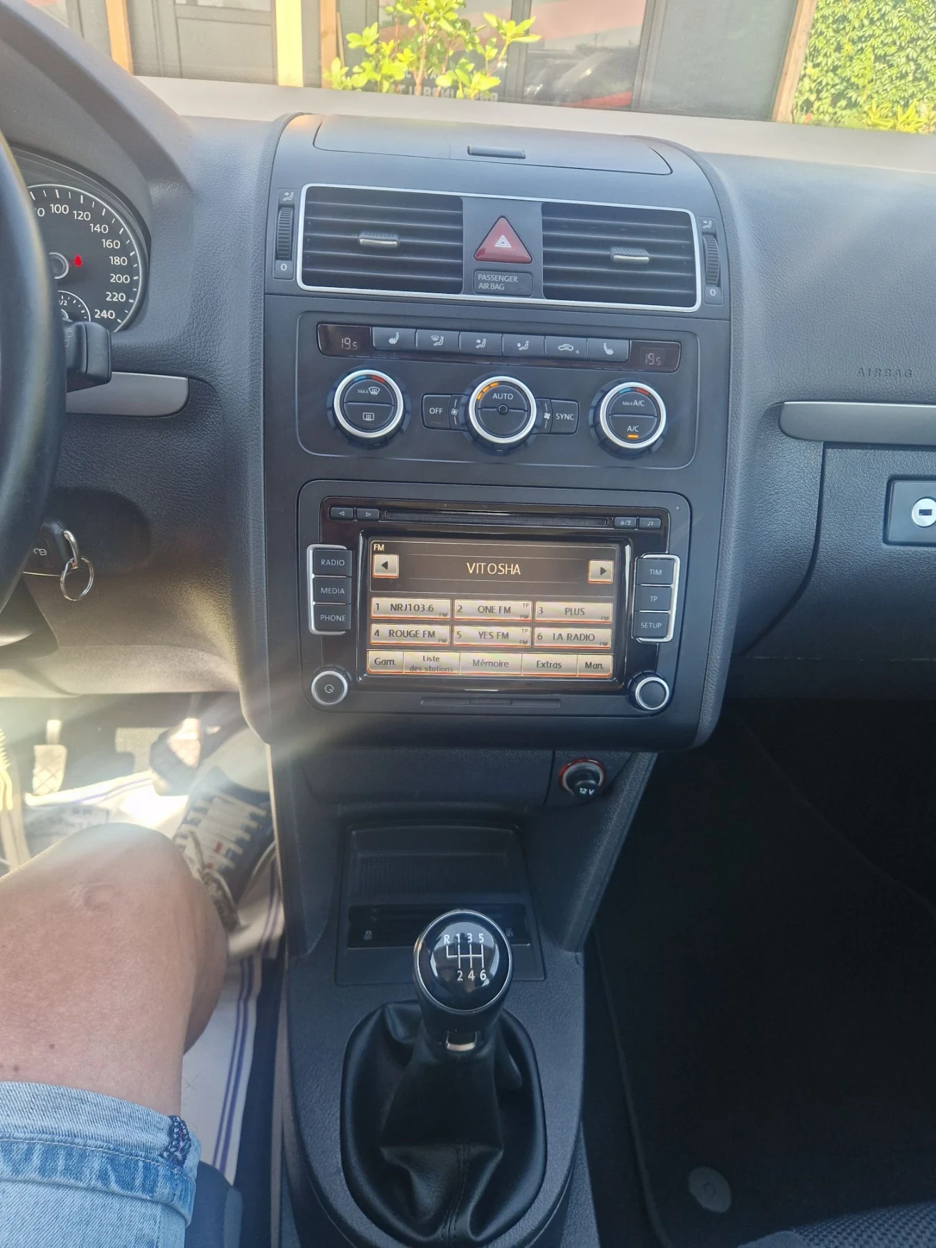 VW Touran 1.4i , 7 местен, снимка 9 - Автомобили и джипове - 55735090