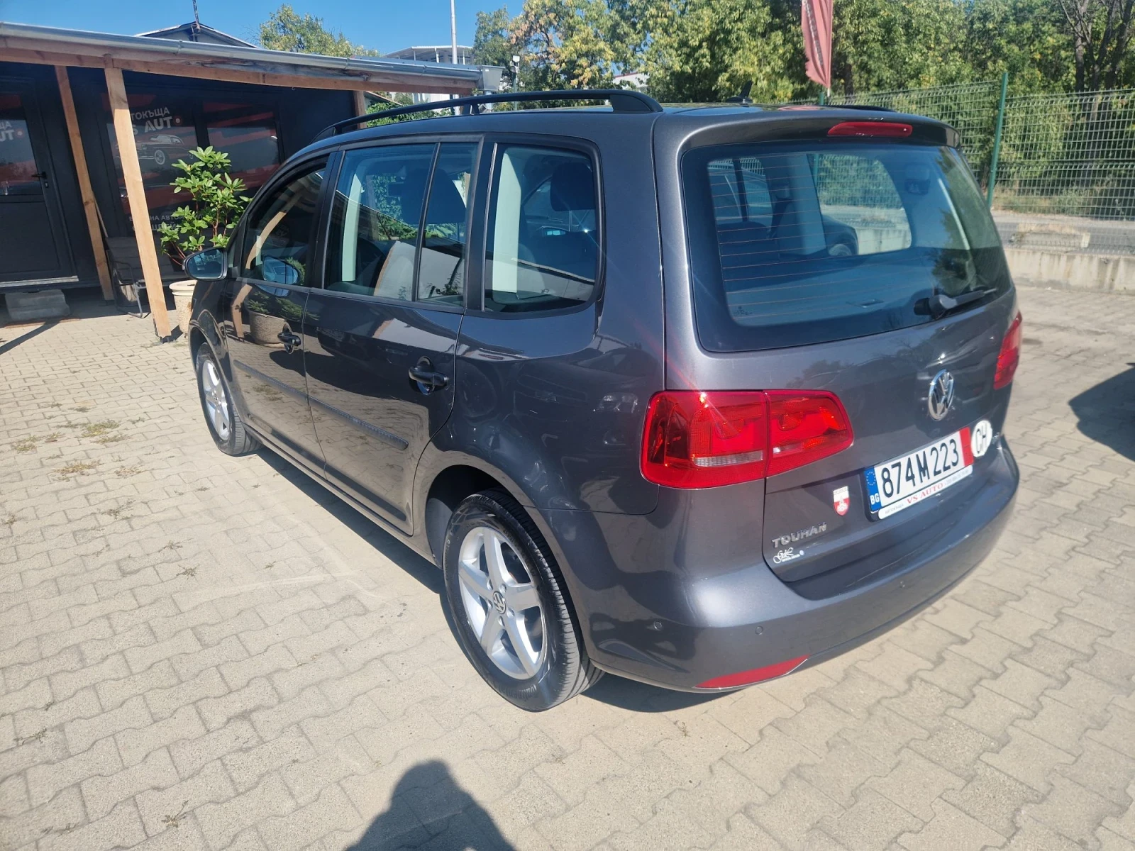 VW Touran 1.4i , 7 местен, снимка 4 - Автомобили и джипове - 55735090