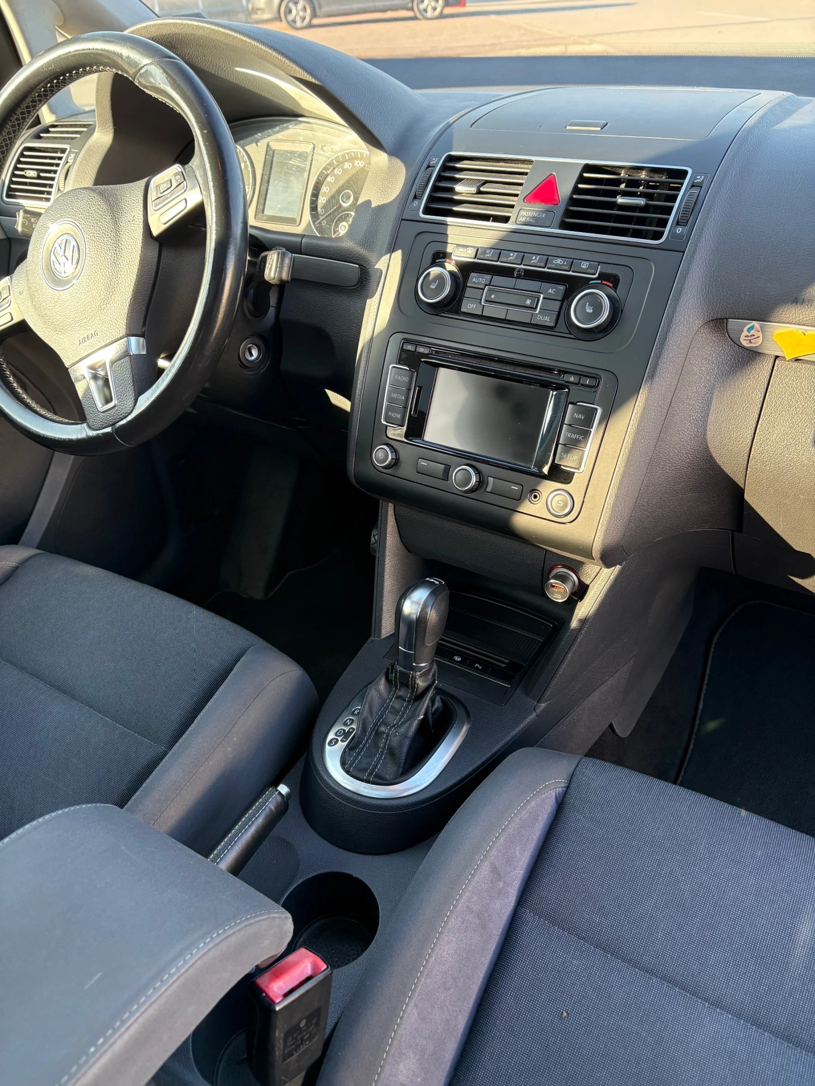 VW Touran VW Touran 2012. 2.0 Diesel, auto, 140 кс, снимка 6 - Автомобили и джипове - 56339353