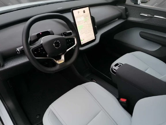 Volvo EX30 = Performance = Ultra Гаранция, снимка 4 - Автомобили и джипове - 55099588