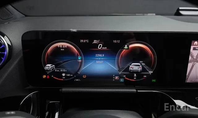 Mercedes-Benz GLA 220 * ПАНОРАМА * KEYLESS * DRIVER ASSIST * , снимка 7 - Автомобили и джипове - 55955974