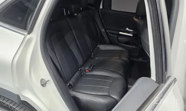 Mercedes-Benz GLA 220 * ПАНОРАМА * KEYLESS * DRIVER ASSIST * , снимка 12 - Автомобили и джипове - 55955974